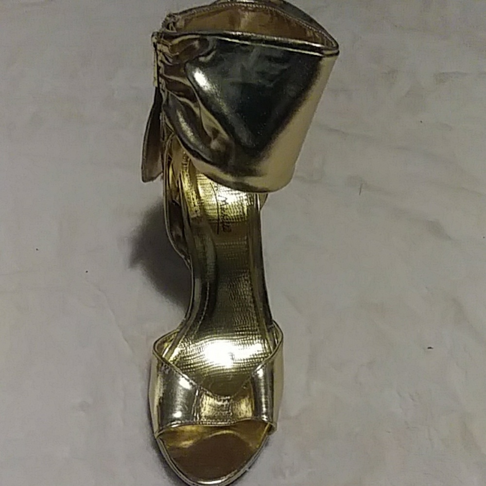 Shoes - Picture 2 of 4